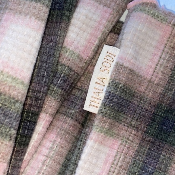 Thalia Sodi - Plaid loungewear set top and pants - Picture 4 of 14